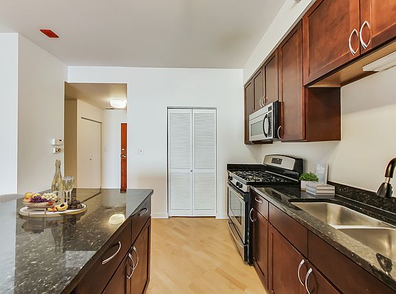 3rd image of 4350 N Broadway Ave #503