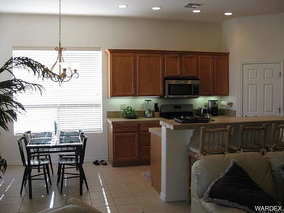 3rd image of 2820 Esmerelda Dr