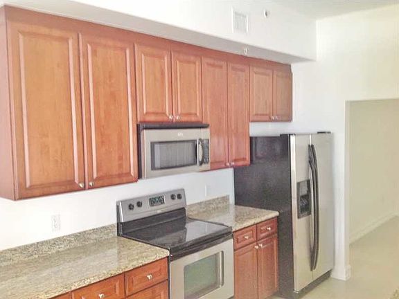 4th image of 3001 NE 185th St APT 115