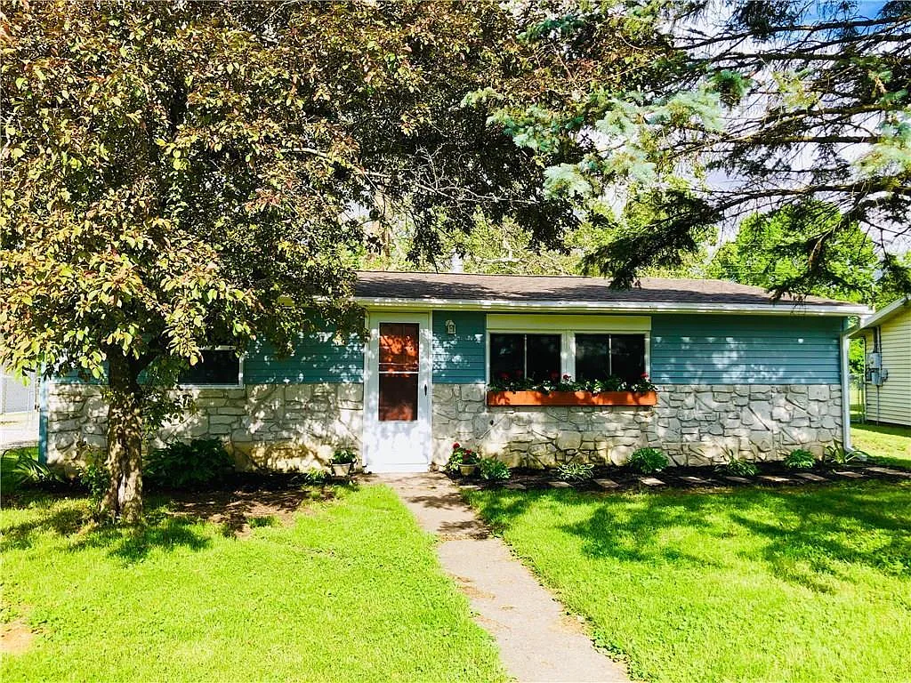1606 Edgewood Dr photo 1