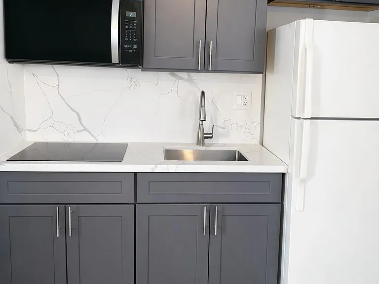 1017 SE 3rd St #3 — Photo 7