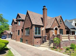 222 Berry Pkwy, Park Ridge, IL 60068