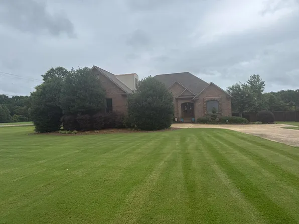 104 Garden Park Dr, Saltillo, MS 38866
