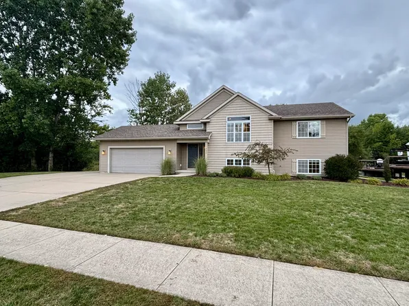 957 Sunrise Ln NW, Grand Rapids, MI 49534