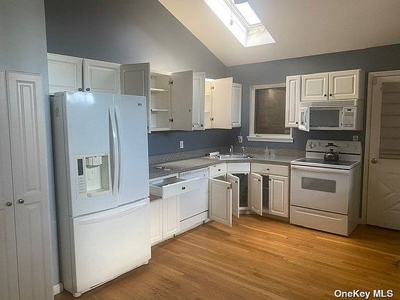 3rd image of 107 Parkview Dr