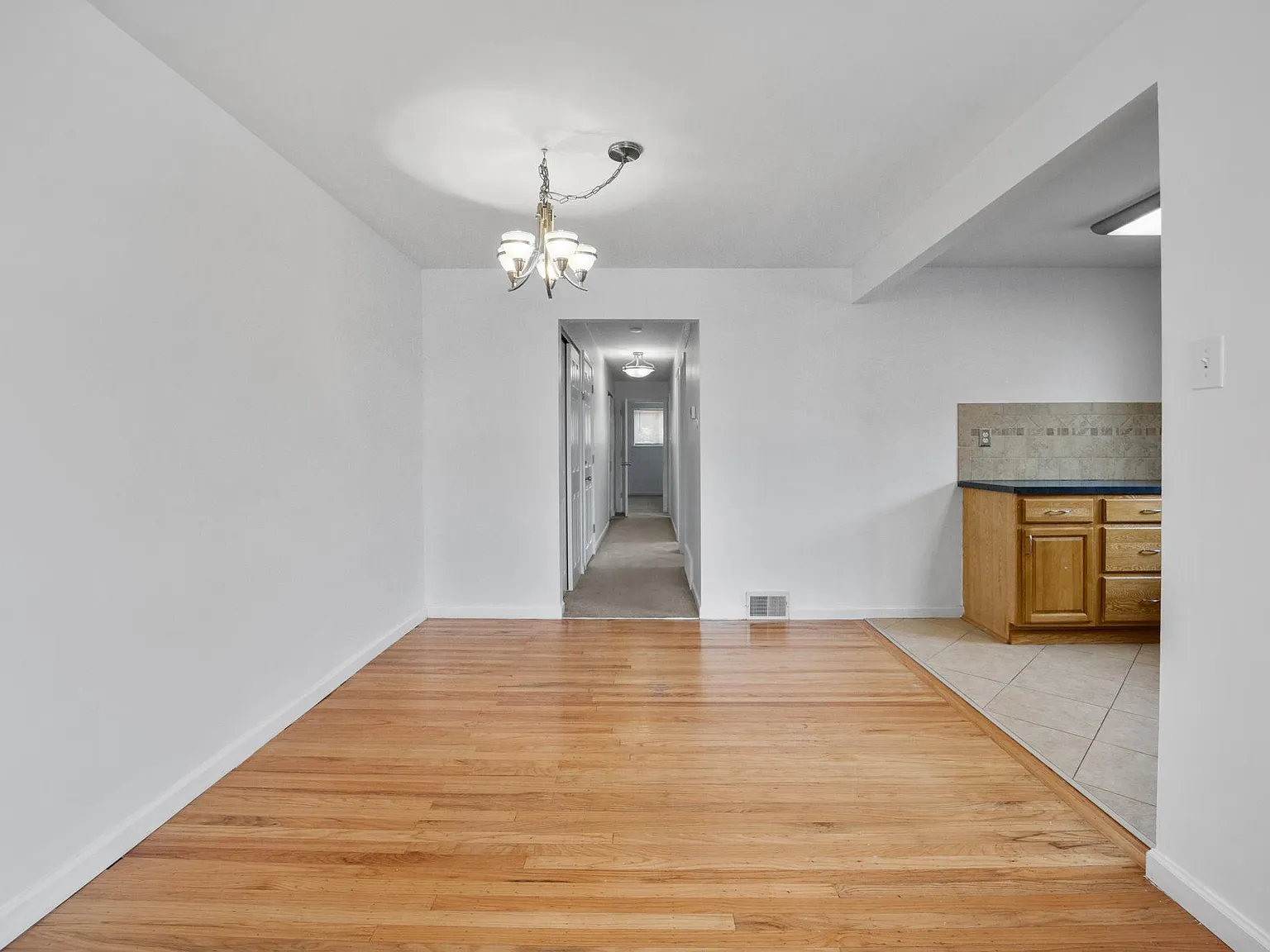 2263 Strahle St — Photo 4