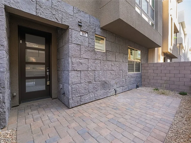 667 Grey Saker St — Photo 14