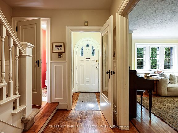4th image of 98 Saint Leonards Ave