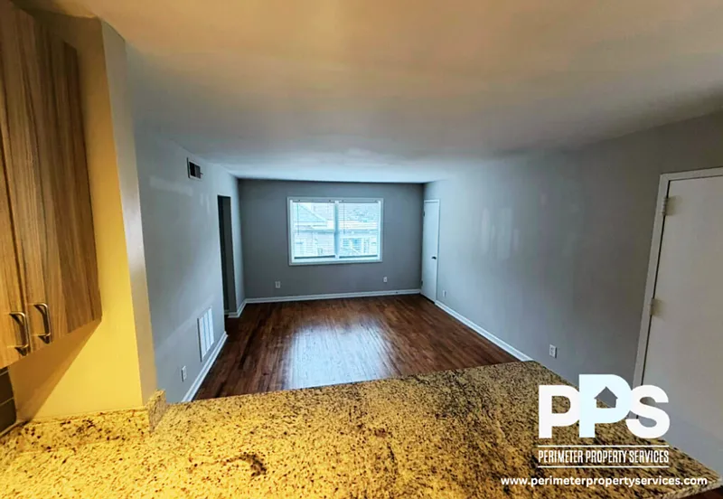 900 Greenwood Ave NE — Photo 4