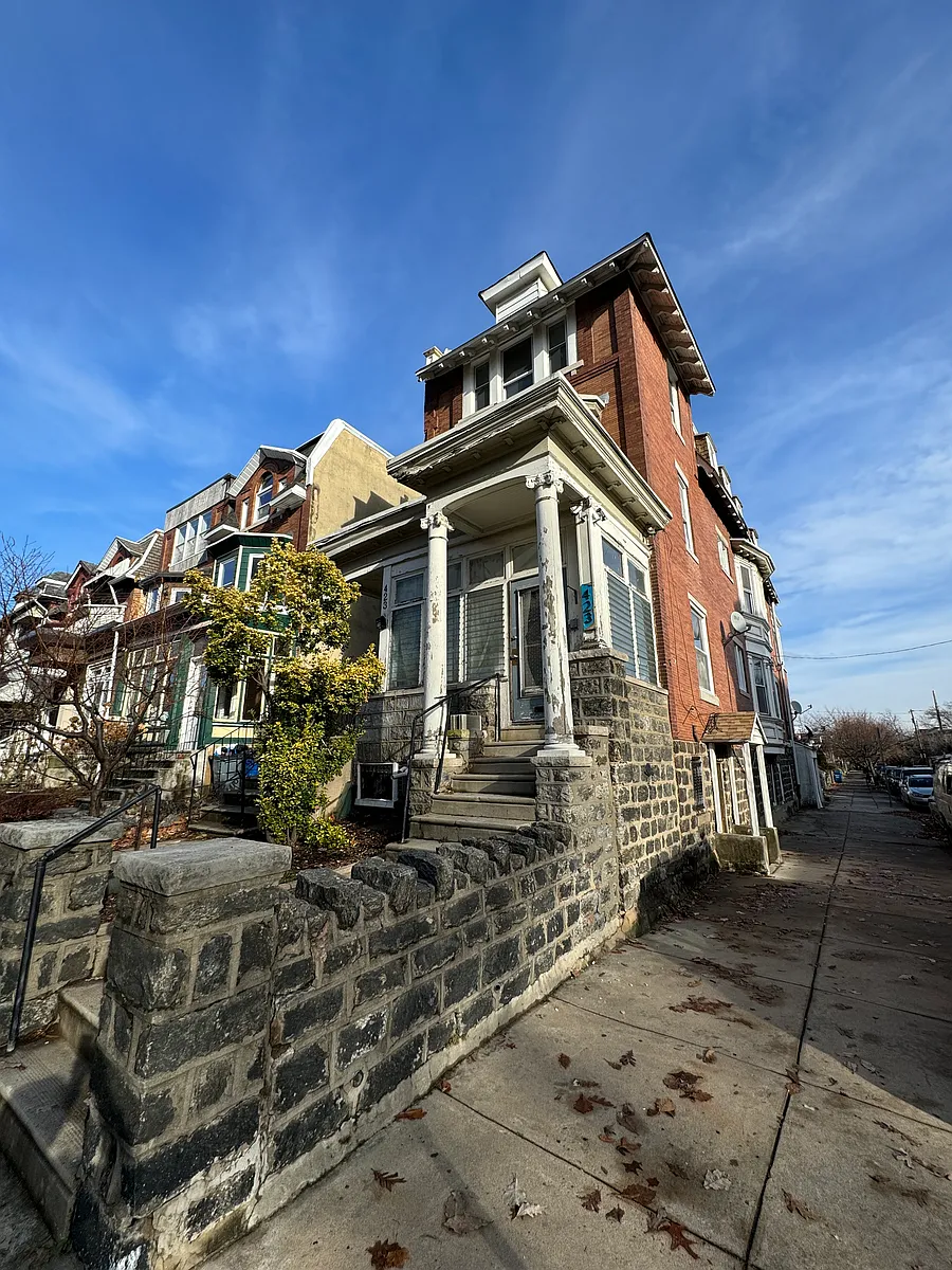 Building Photo - 423 S 51st St #B01