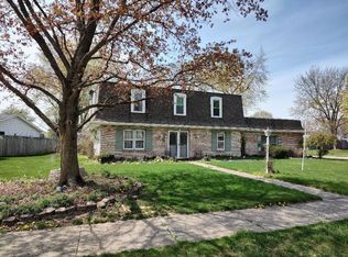 1417 Lake Forest Dr, Fort Wayne, IN 46815