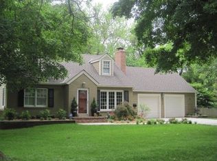 8612 Sagamore Rd, Leawood, KS 66206