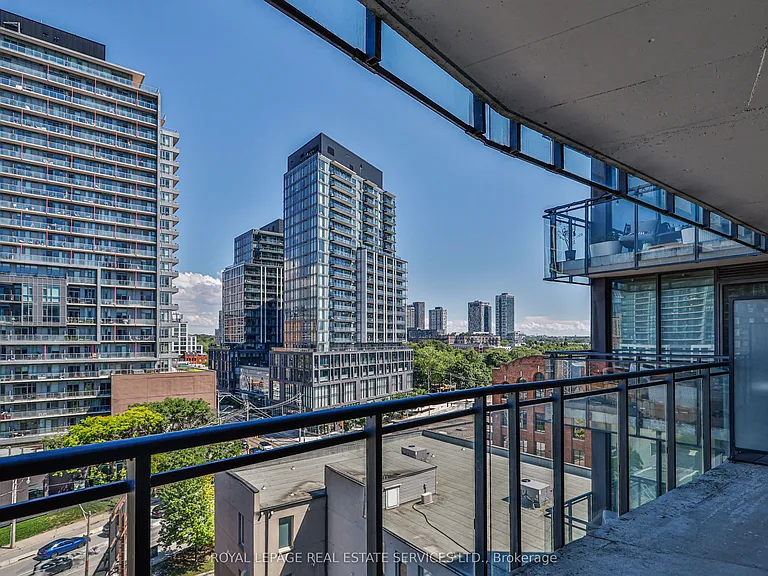 318 King St E #803 — Photo 3