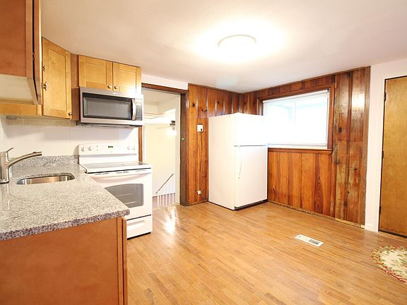 2nd image of 3911 Wright Ave