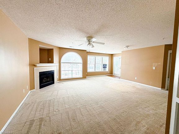 4th image of 3694 Cotswold Ave Unit 1A