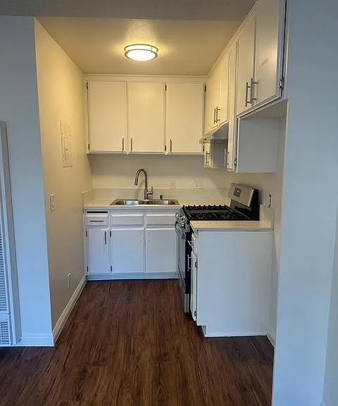 1127 W 252nd St #9 — Photo 3
