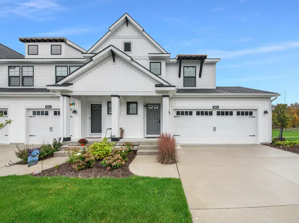 8915 Barrington Ln, Jenison, MI 49428