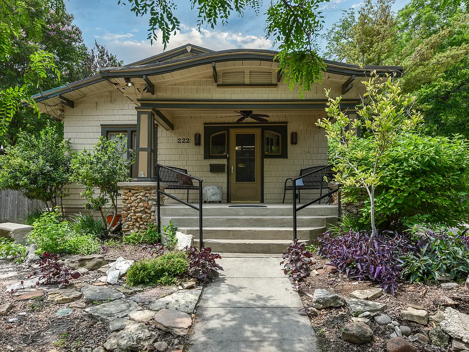 222 S Academy Ave