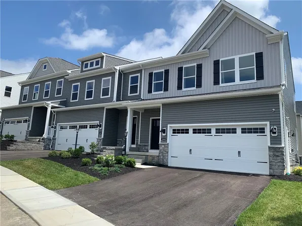 1015 Darcy Ln, Valencia, PA 16059