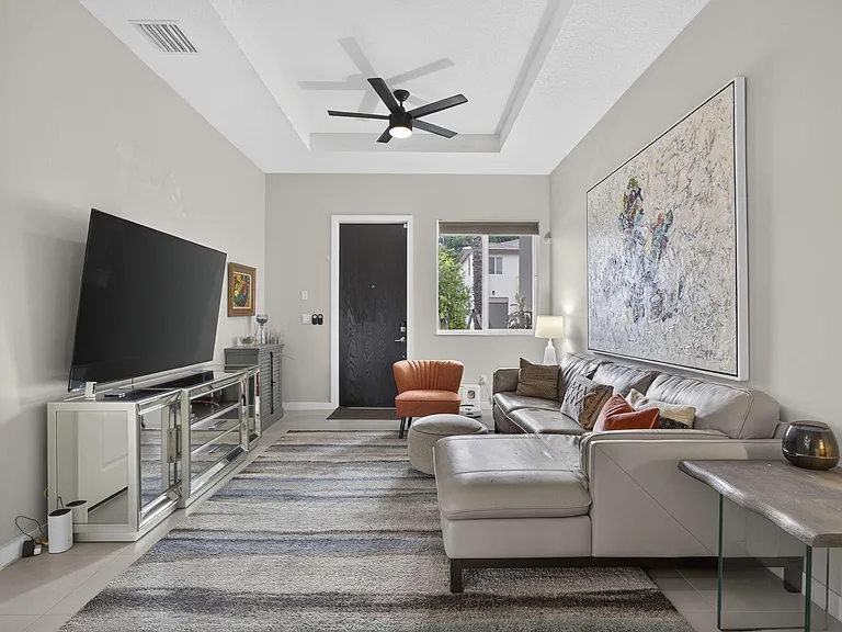 1431 Pioneer Way — Photo 4