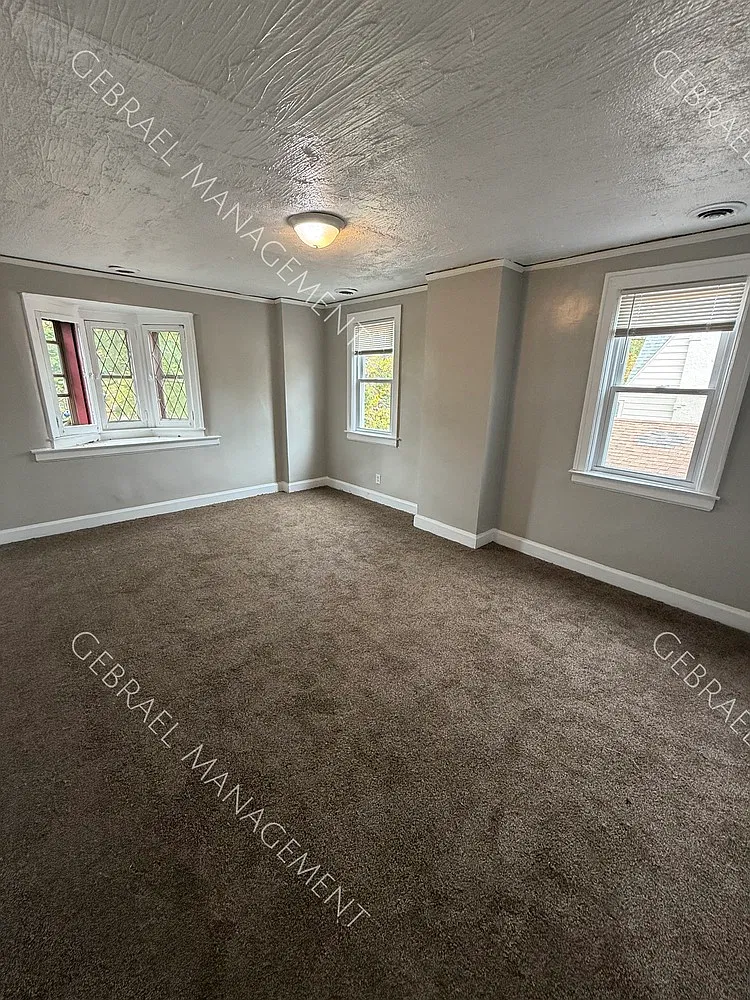 16196 Normandy — Photo 4