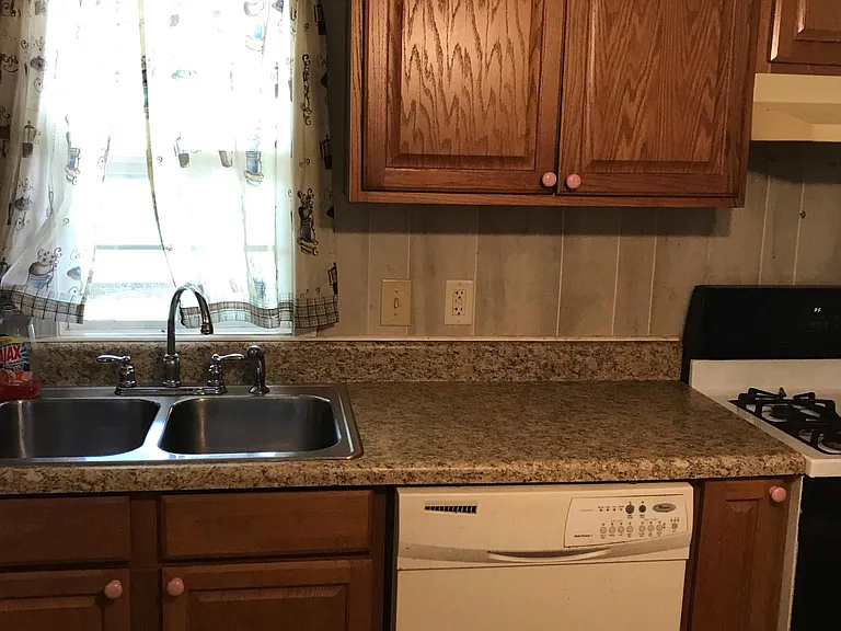 210 Kennedy Rd — Photo 23