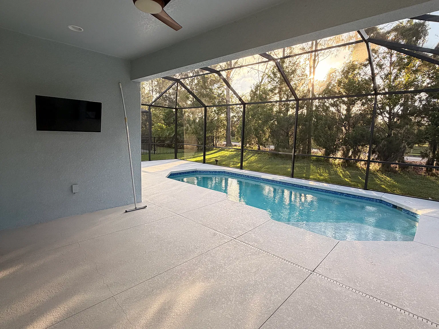 3 bed, 2122 sqft, $3,300 — Photo 2