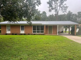 814 Par St, Douglas, GA 31533