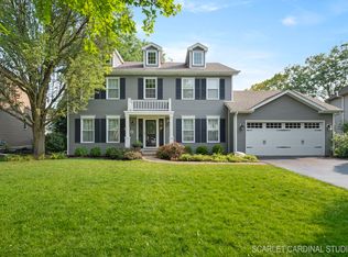 719 Hartfield Dr, North Aurora, IL 60542