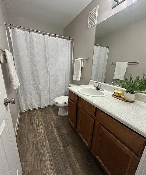 Villas at Metro Center — Photo 8