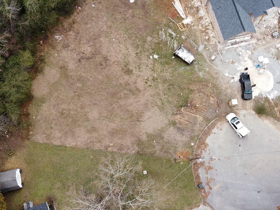2nd image of 1009 Nolan Cir