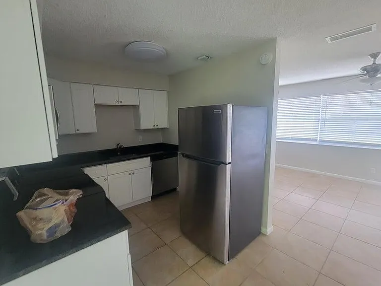 242 SE 24th Ave — Photo 8