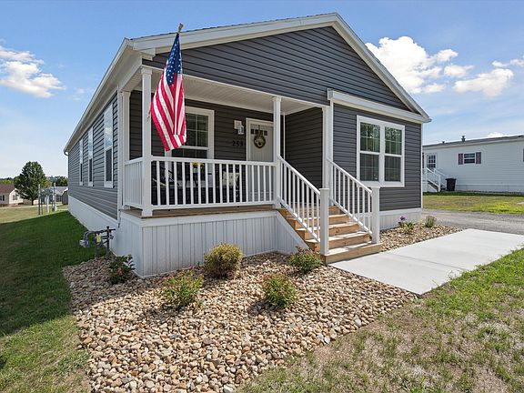 Exterior Image-1-Champion 253 Whispering Pines