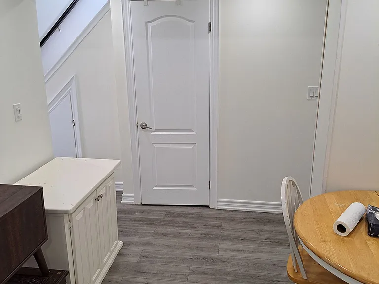 848 Danforth Rd #BASEMENT — Photo 2