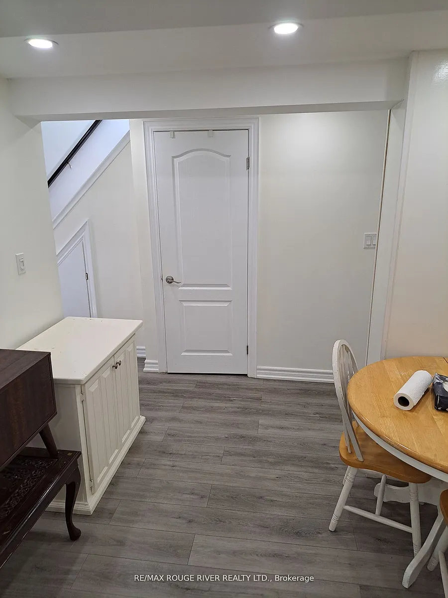 Building Photo - 848 Danforth Rd #BASEMENT