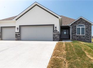 4402 Valley Ridge Dr, Saint Joseph, MO 64505