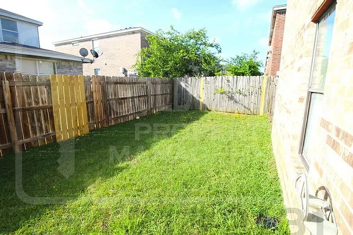3304 Barcelona Dr — Photo 25