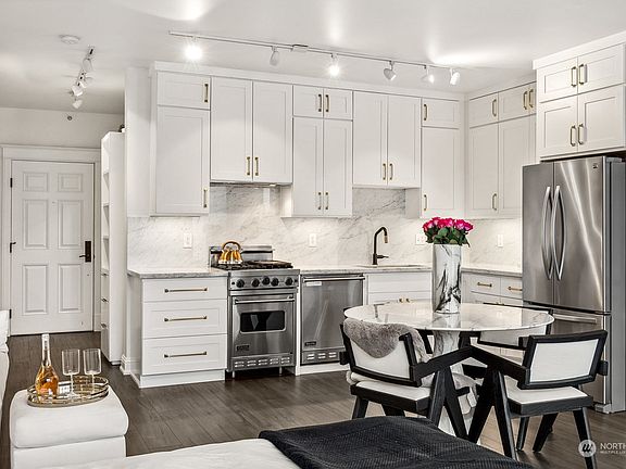 3rd image of 2920 Eastlake Avenue E #208