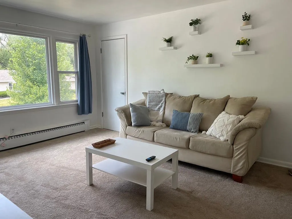 2 bed, 700 sqft, $2,600 — Photo 1