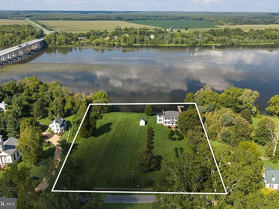 3rd image of 923 Water St