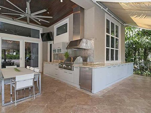 4th image of 610 Sweet Bay Ave