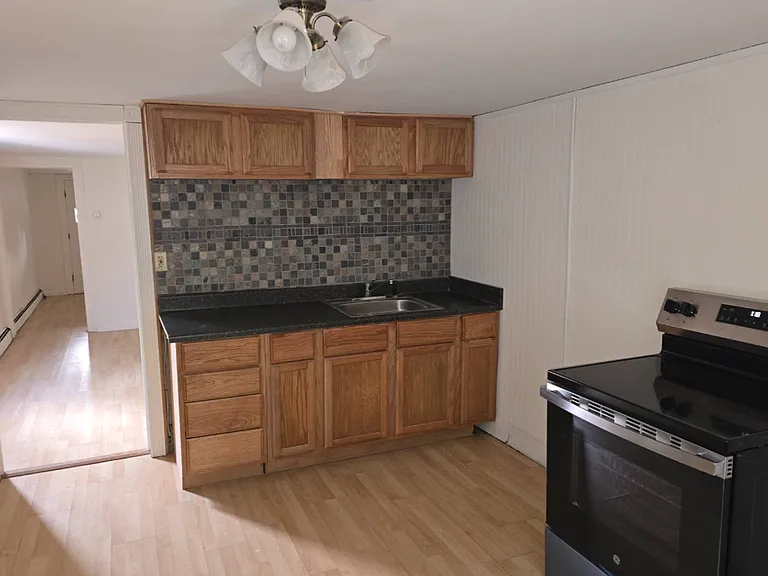 83 Andrewsville St — Photo 10