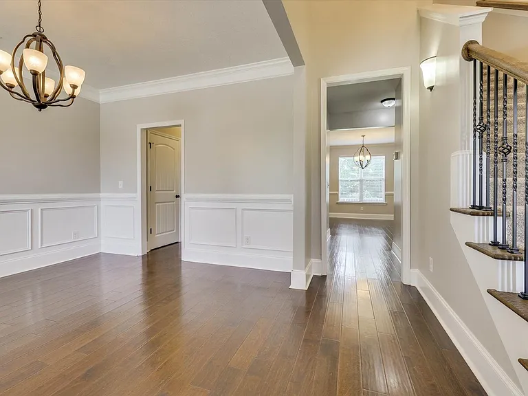127 Radcliff Dr — Photo 6