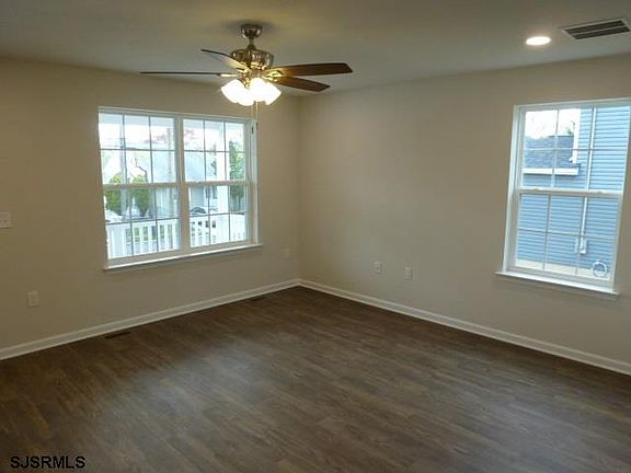 2nd image of 301 S Yam Ave