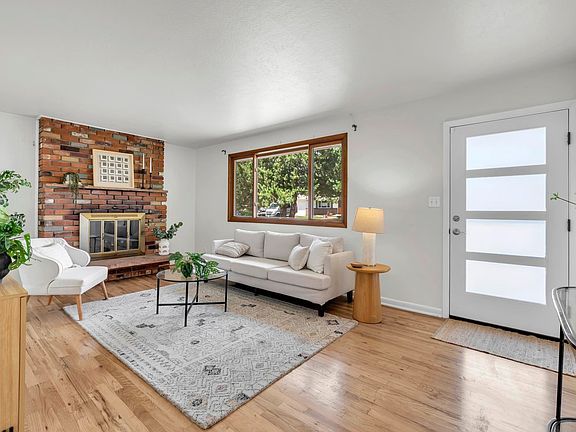 3rd image of 3930 Darley Ave