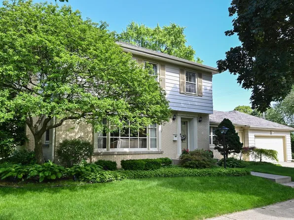 2230 North Swan BOULEVARD, Wauwatosa, WI 53226