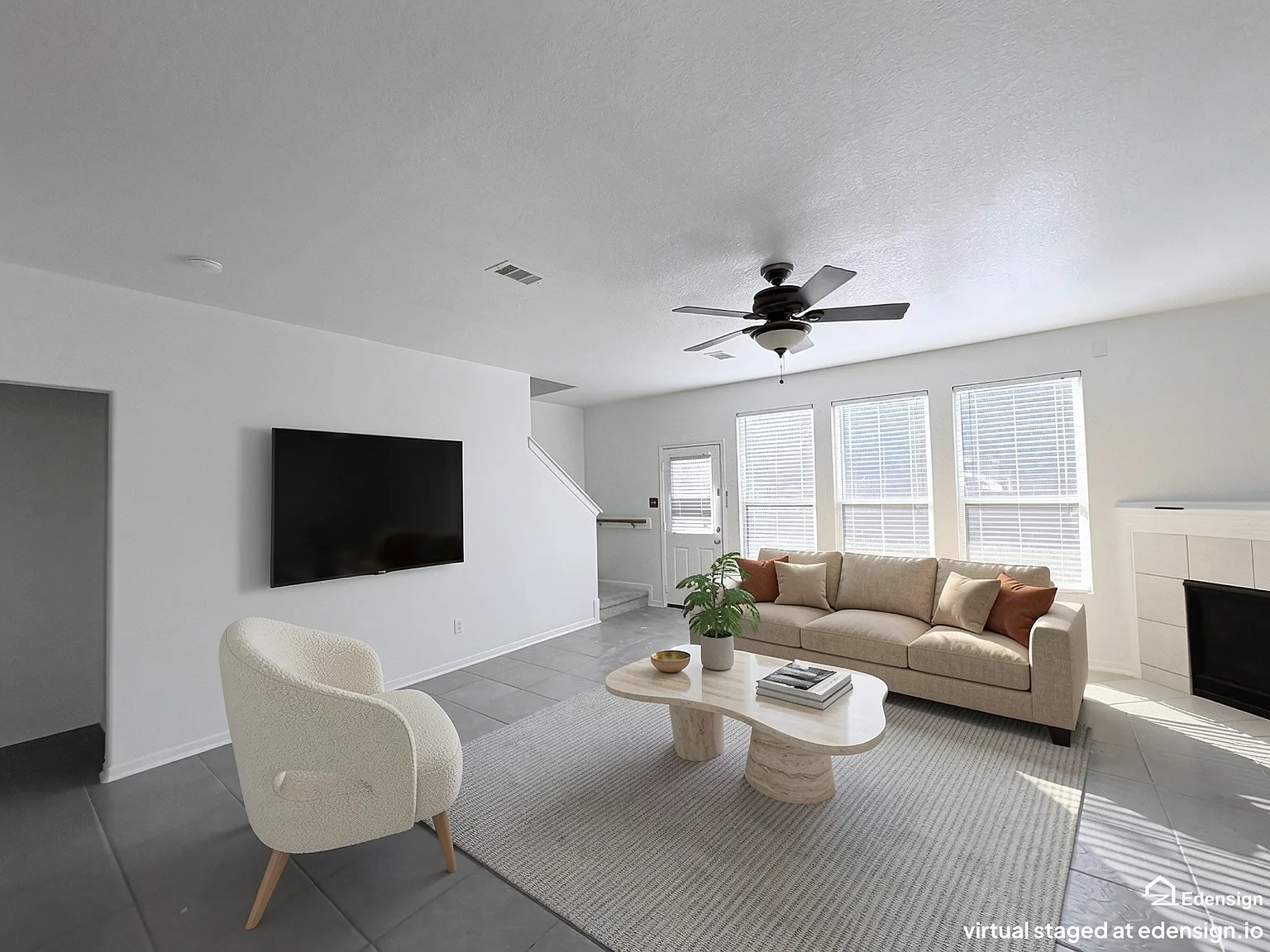4 bed, 2.5 bath, 2445 sqft, $2,400 — Photo 4