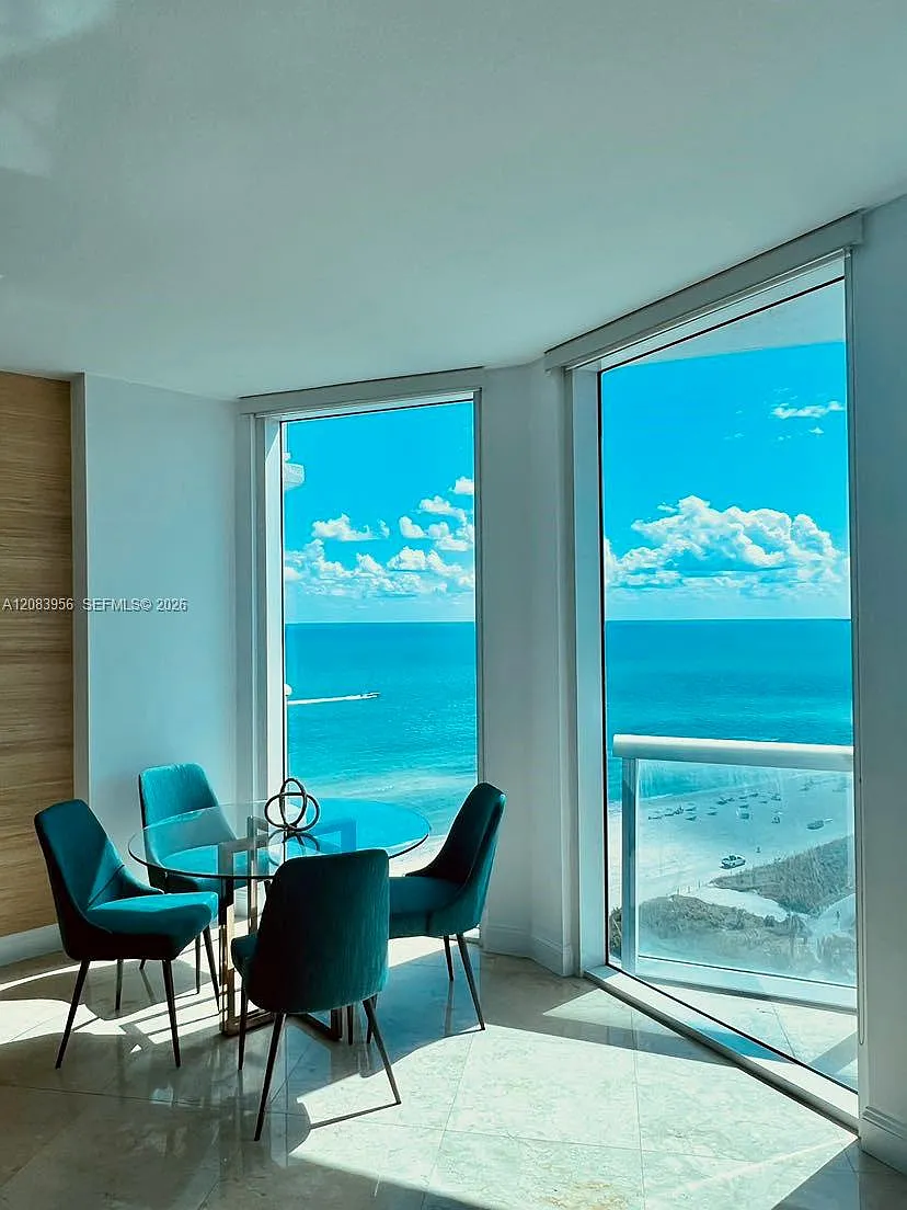 Bel-Aire On The Ocean Con — Photo 2