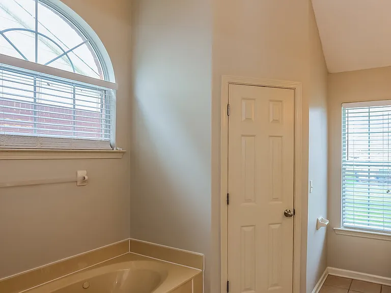 4832 Ashcroft Dr — Photo 11