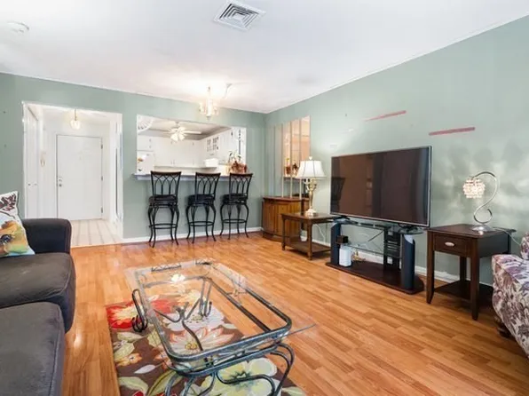 24 South St APT 38, Medford, MA 02155